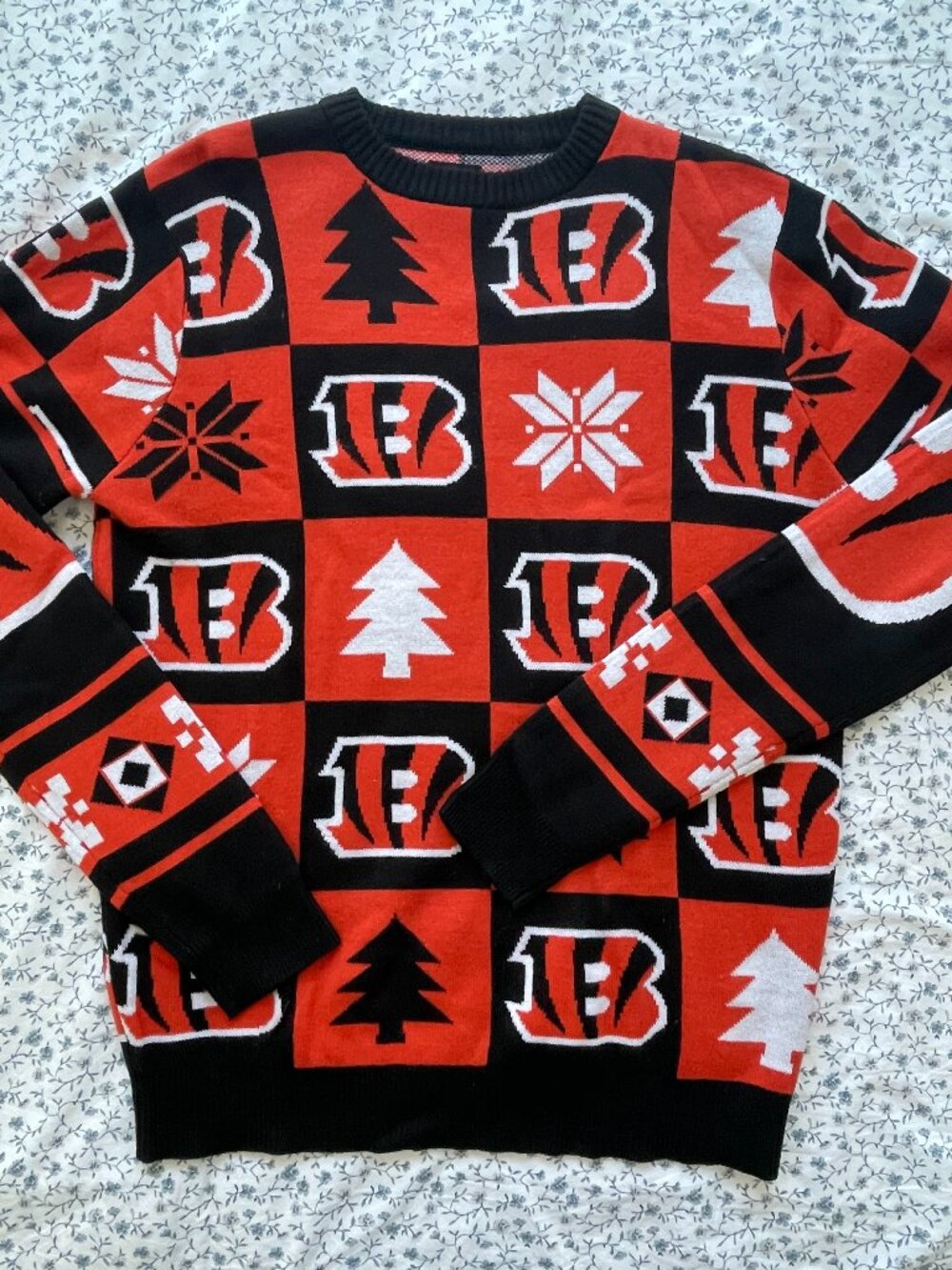 LIKE NEW NFL Team Apparel Cincinnati Bengals "Ugly Christmas Sweater" - MEDIUM